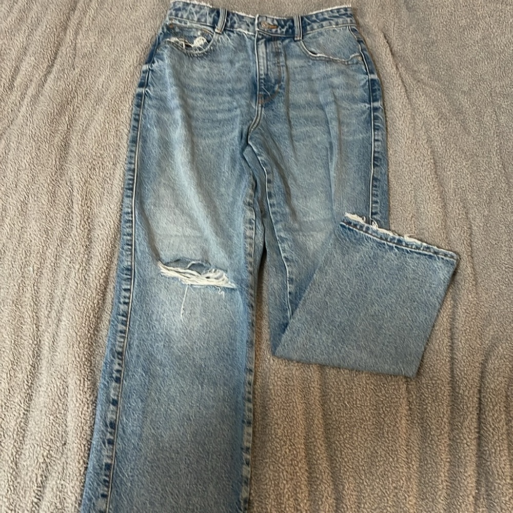 Zara Straight leg medium wash jeans!